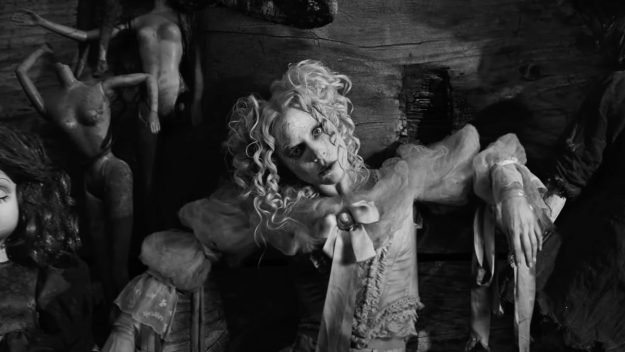 lady-gaga-dead-dance-68b86ef4d31ac